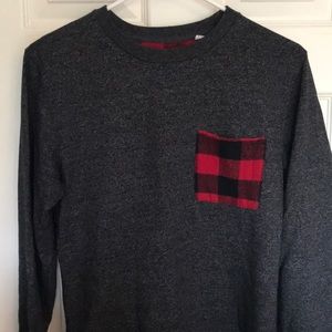 Long sleeve crew neck sweater with front pocket